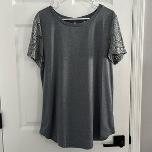 Women’s Tunic Length Casual Shirt - Size L